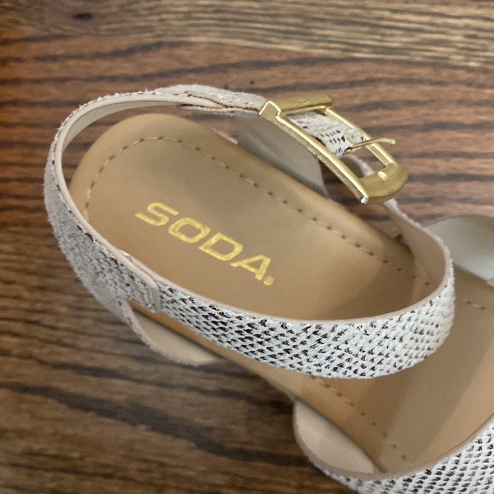 Platform Shoes - Picture 3 of 5